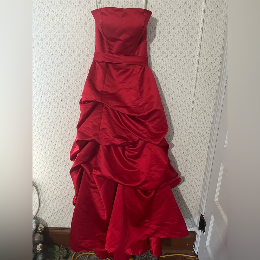 Red, formal prom dress